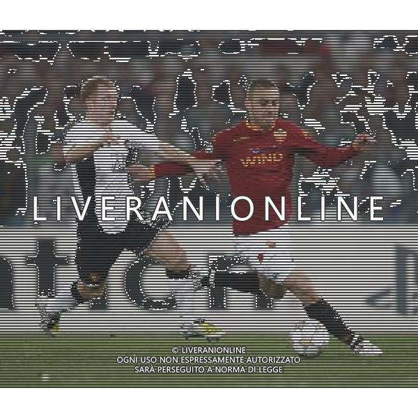 Roma - Stadio Olimpico - 01 / 04 / 2008 - Uefa Champions League 2007/2008 - Quarti di finale - andata - Roma Vs Manchester United (0-0) - nella foto: de rossi e scholes ph Corradetti / ag. Aldo Liverani