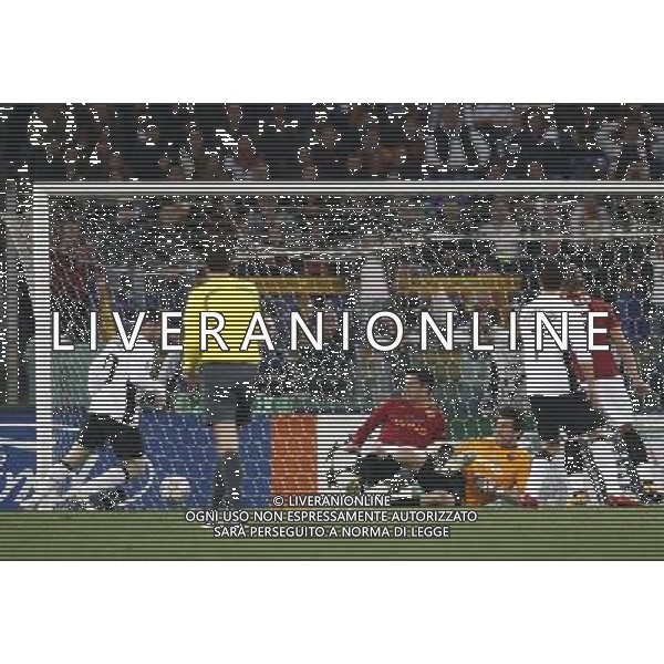 Roma - Stadio Olimpico - 01 / 04 / 2008 - Uefa Champions League 2007/2008 - Quarti di finale - andata - Roma Vs Manchester United (0-2) - nella foto: Il gol di Wayne ROONEY ph Corradetti / ag. Aldo Liverani