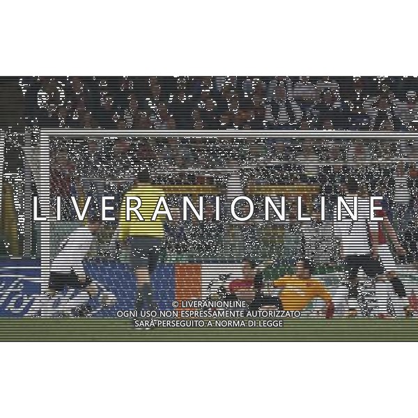 Roma - Stadio Olimpico - 01 / 04 / 2008 - Uefa Champions League 2007/2008 - Quarti di finale - andata - Roma Vs Manchester United (0-0) - nella foto: Il gol di Wayne ROONEY ph Corradetti / ag. Aldo Liverani
