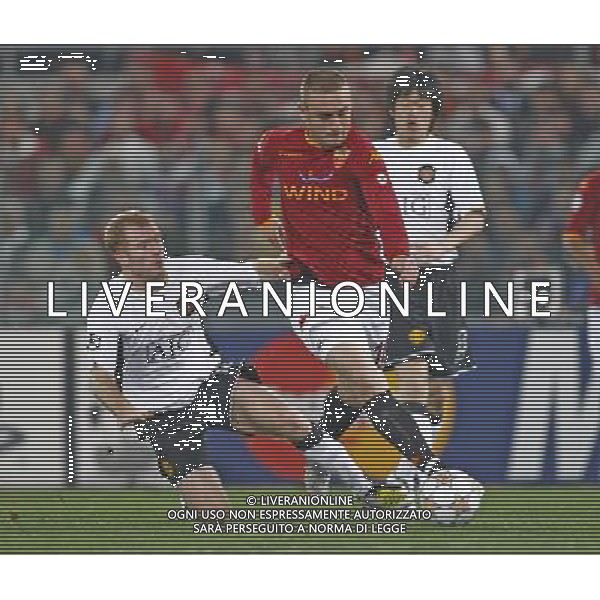 Roma - Stadio Olimpico - 01 / 04 / 2008 - Uefa Champions League 2007/2008 - Quarti di finale - andata - Roma Vs Manchester United (0-0) - nella foto: De Rossi e Scholes ph Corradetti / ag. Aldo Liverani