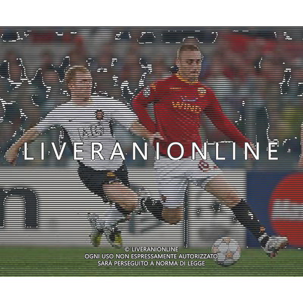 Roma - Manchester United (0-2) Stadio Olimpico - 01 / 04 / 2008 - Uefa Champions League 2007/2008 - Quarti di finale - andata nella foto: Daniele DE ROSSI e Paul SCHOLES ph Corradetti / ag. Aldo Liverani