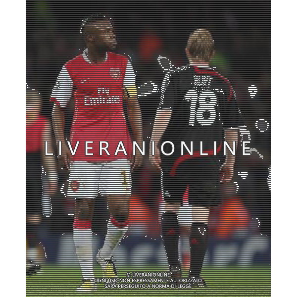 William Gallas of Arsenal at the final whistle wallking past the Liverpool goal scorer Dirk Kuyt of Liverpool , 1-1 Arsenal v Liverpool, Quarter Final Champions League, First Leg, The Emirates Stadium, London, Date 02/04/2008, Picture by Ian Kington (IPS PHOTO AGENCY)/Ag. Aldo Liverani Sas - ONLY ITALY - EDITORIAL USE ONLY - 