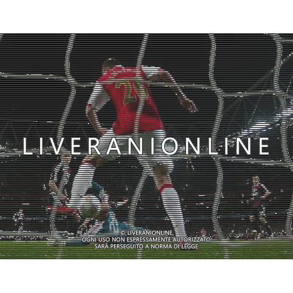 Nicklas Bendtner of Arsenal prevents the shot by Cesc Fabregas of Arsenal going into the net by not getting out of the way , 1-1 Arsenal v Liverpool, Quarter Final Champions League, First Leg, The Emirates Stadium, London, Date 02/04/2008, Picture by Ian Kington (IPS PHOTO AGENCY)/Ag. Aldo Liverani Sas - ONLY ITALY - EDITORIAL USE ONLY - 