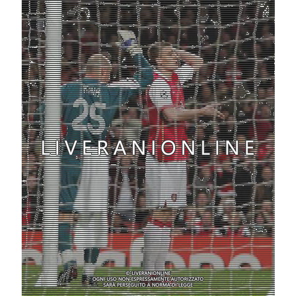 Nicklas Bendtner of Arsenal prevents the shot by Cesc Fabregas of Arsenal going into the net by not getting out of the way , 1-1 Arsenal v Liverpool, Quarter Final Champions League, First Leg, The Emirates Stadium, London, Date 02/04/2008, Picture by Ian Kington (IPS PHOTO AGENCY)/Ag. Aldo Liverani Sas - ONLY ITALY - EDITORIAL USE ONLY - 