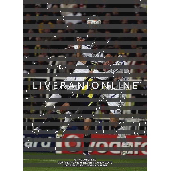 Michael Essien of Chelsea and Ricardo Carvalho of Chelsea squeeze Mateja Kezman of Fenerbahce in the box for a suspect penalty Fenerbahce v Chelsea -CHAMPIONS LEAGUE QUARTER-FINAL FIRST LEG at the Sukru Saracoglu stadium in Istanbul (Turkey) on 02/04/2008 Picture By Marcello Pozzetti©IPS - Photo Agency/Ag. Aldo Liverani sas - ONLY ITALY - EDITORIAL USE ONLY - 