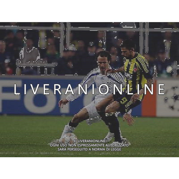 Ricardo Carvalho of Chelsea vs Mateja Kezman of Fenerbahce Fenerbahce v Chelsea -CHAMPIONS LEAGUE QUARTER-FINAL FIRST LEG at the Sukru Saracoglu stadium in Istanbul (Turkey) on 02/04/2008 Picture By Marcello Pozzetti©IPS - Photo Agency/Ag. Aldo Liverani sas - ONLY ITALY - EDITORIAL USE ONLY - 