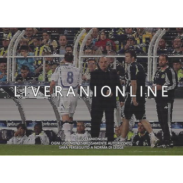 Frank Lampard of Chelsea is substituted Fenerbahce v Chelsea -CHAMPIONS LEAGUE QUARTER-FINAL FIRST LEG at the Sukru Saracoglu stadium in Istanbul (Turkey) on 02/04/2008 Picture By Marcello Pozzetti©IPS - Photo Agency/Ag. Aldo Liverani sas - ONLY ITALY - EDITORIAL USE ONLY - 