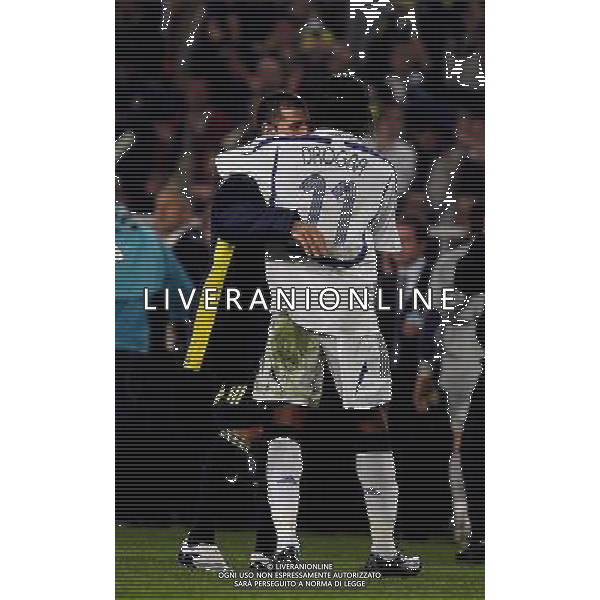 Didier Drogba of Chelsea and Mateja Kezman of Fenerbahce at final whistle Fenerbahce v Chelsea -CHAMPIONS LEAGUE QUARTER-FINAL FIRST LEG at the Sukru Saracoglu stadium in Istanbul (Turkey) on 02/04/2008 Picture By Marcello Pozzetti©IPS - Photo Agency/Ag. Aldo Liverani sas - ONLY ITALY - EDITORIAL USE ONLY - 