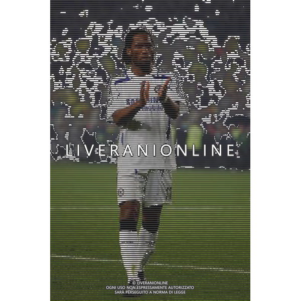 Didier Drogba of Chelsea salutes the fans after Fenerbahce v Chelsea -CHAMPIONS LEAGUE QUARTER-FINAL FIRST LEG at the Sukru Saracoglu stadium in Istanbul (Turkey) on 02/04/2008 Picture By Marcello Pozzetti©IPS - Photo Agency/Ag. Aldo Liverani sas - ONLY ITALY - EDITORIAL USE ONLY - 