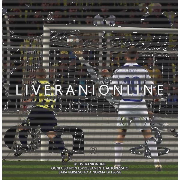 Deivid of Fenerbahce scores the 2-1 from long distance Fenerbahce v Chelsea -CHAMPIONS LEAGUE QUARTER-FINAL FIRST LEG at the Sukru Saracoglu stadium in Istanbul (Turkey) on 02/04/2008 Picture By Marcello Pozzetti©IPS - Photo Agency/Ag. Aldo Liverani sas - ONLY ITALY - EDITORIAL USE ONLY - 