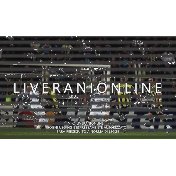 Deivid of Fenerbahce scores the 2-1 from long distance Fenerbahce v Chelsea -CHAMPIONS LEAGUE QUARTER-FINAL FIRST LEG at the Sukru Saracoglu stadium in Istanbul (Turkey) on 02/04/2008 Picture By Marcello Pozzetti©IPS - Photo Agency/Ag. Aldo Liverani sas - ONLY ITALY - EDITORIAL USE ONLY - 