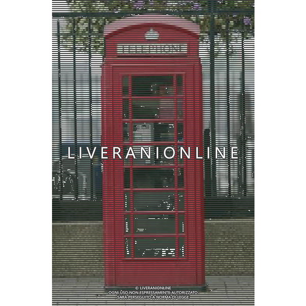 LONDRA-CABINA TELEFONO