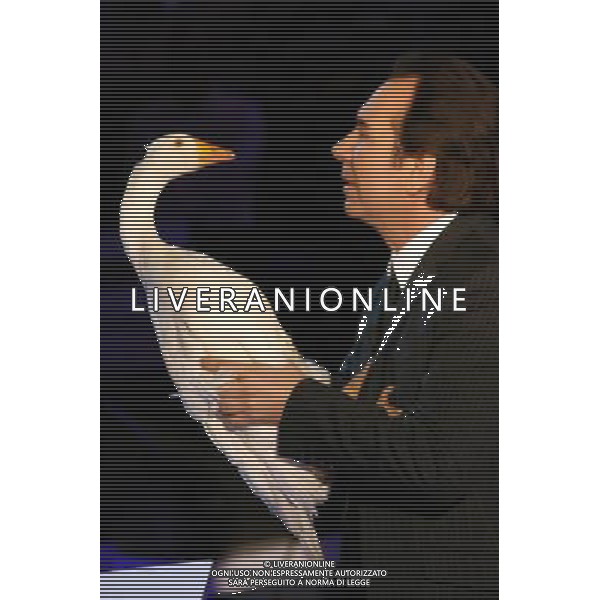 GIUCAS CASELLA CON L\'ANATRA GIULIETTA TRASMISSIONE \' QUELLI CHE IL CALCIO\' MILANO, 06/04/2008 FOTO ANTONIO SORANO - AG. ALDO LIVERANI SAS