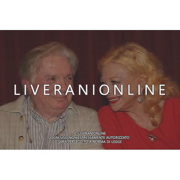 MILANO 7 APRILE 2008 CONFERENZA STAMPA PRESENTAZIONE DELLO SPETTACOLO TEATRALE \' IL LETTO OVALE\' NELLA FOTO: SANDRA MILO E IL REGISTA GINO LANDI PH FRANKY-AG ALDO LIVERANI