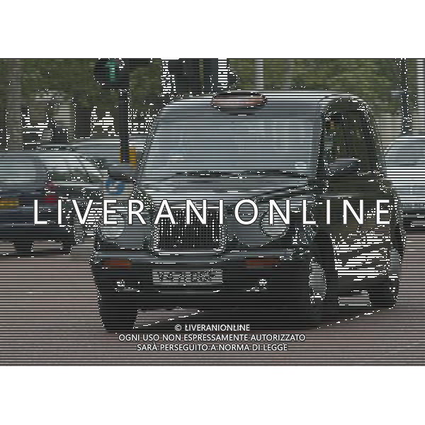 LONDRA NELLA FOTO TAXI LONDINESI AG ALDO LIVERANI IFC