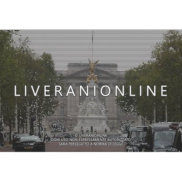 LONDRA NELLA FOTO BUCKINGHAM PALACE AG ALDO LIVERANI IFC
