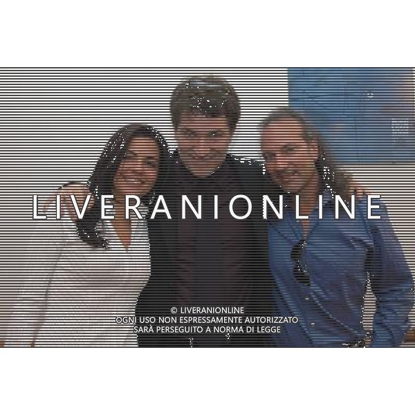 MILANO 8/3/2008 TEATRO CARCANO CORSO DI PORTA ROMANA CONFERENZA STAMPA PRESENTAZIONE DELLO SPETTACOLO TEATRALE: -TUTTA COLPA DI GARIBALDI- REGIA DI SERGIO FANTONI NELLA FOTO GIOELE DIX CON EDMARCIA DE ANDRADE E MATTEO MALAVASI FOTO MARIO ROMANO/AG ALDO LIVERANI