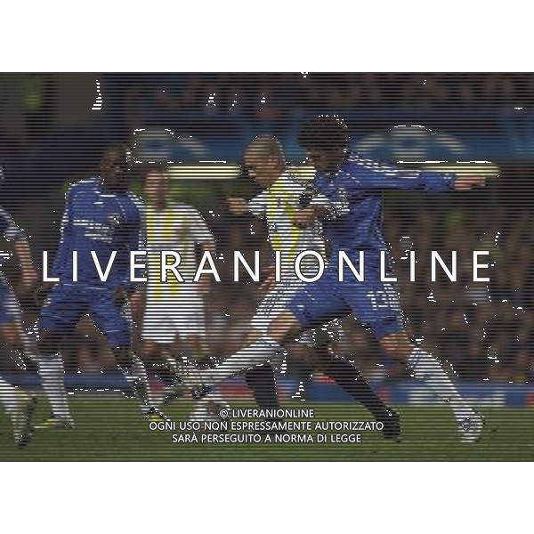 Michael Ballack of Chelsea fights for the ball with Deivid of Fenerbahce in Chelsea vs Fenerbahce as Champions League QOF 2nd Leg at Stamford Bridge in London (UK) on 08/04/2008 Picture By Marcello Pozzetti©IPS - Photo Agency/Ag. Aldo Liverani Sas - ONLY ITALY - 