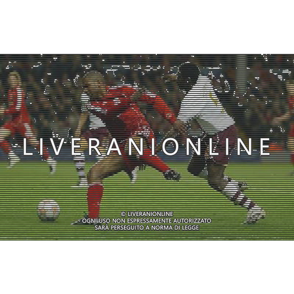Ryan Babel of Liverpool goes down for the penalty under pressure from Kolo Toure of Arsenal,Liverpool v Arsenal, UEFA Champions League, Quarter Final, L2, Anfield, Liverpool, Date 08/04/2008 Picture by Marc Atkins(IPS PHOTO AGENCY)/Ag. Aldo Liverani Sas - ONLY ITALY -