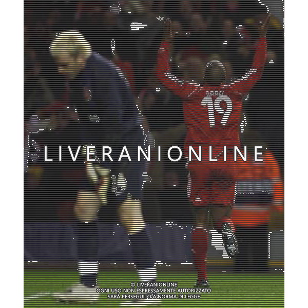 Ryan Babel of Liverpool celebrates scoring the 4th goal as Manuel Almunia of Arsenal stands dejected,Liverpool v Arsenal, UEFA Champions League, Quarter Final, L2, Anfield, Liverpool, Date 08/04/2008 Picture by Marc Atkins(IPS PHOTO AGENCY)/Ag. Aldo Liverani Sas - ONLY ITALY -