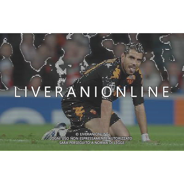 Manchester United-Roma Champions League 2007/2008 Quarti di Finale Ritorno Manchester - 09.04.2008 Nella Foto: SIMONE PERROTTA A TERRA /Ph.Vitez-Ag. Aldo Liverani