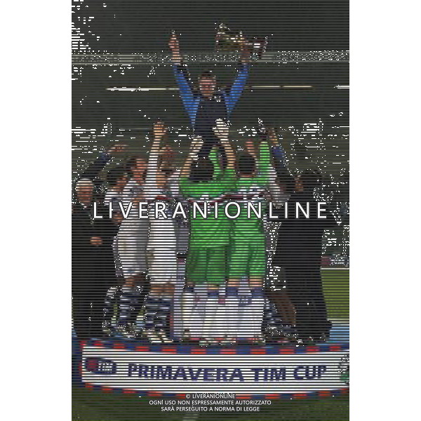 Atalanta - Sampdoria Finale Ritorno Coppa Italia Primavera Tim Cup 10/04/2008 nella foto esultanza festeggiamenti dei giocatori della Sampdoria vincitori della Coppa Agenzia Aldo Liverani sas