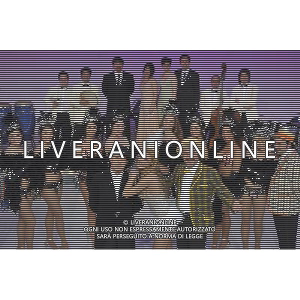 SPETTACOLO TEATRALE \' VIENI AVANTI CRETINO! \' - SCRITTO, DIRETTO E INTERPRETATO DA ROBERTO CIUFOLI E PINO INSEGNO. NELLA FOTO: ROBERTO CIUFOLI, EMY BERGAMO, PINO INSEGNO, BALLERINE DI FILA, I BARAONNA E LA BAND MUSICALE AG. ALDO LIVERANI SAS