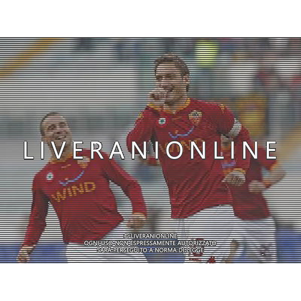 Roma - Stadio Olimpico - 16 / 04 / 2008 - TIM CUP 2007/2008 - Semifinale andata - Roma Vs Catania (0-0) - nella foto: esultanza di francesco totti dopo il gol del vantaggio ph Corradetti / ag. Aldo Liverani