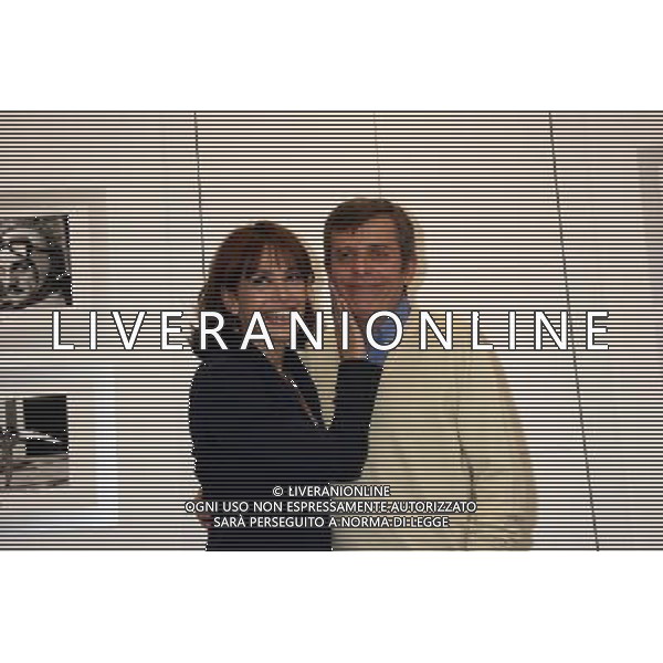 BARBARA D\'URSO --MAURIZIO MICHELI MILANO 18-04-08 p.zza duomo multicenter presentazione de \'il letto ovale\' la versione italiana, rivisitata e attualizata di \'move over mrs Markham\' foto Sorano/ag Aldo Liverani sas