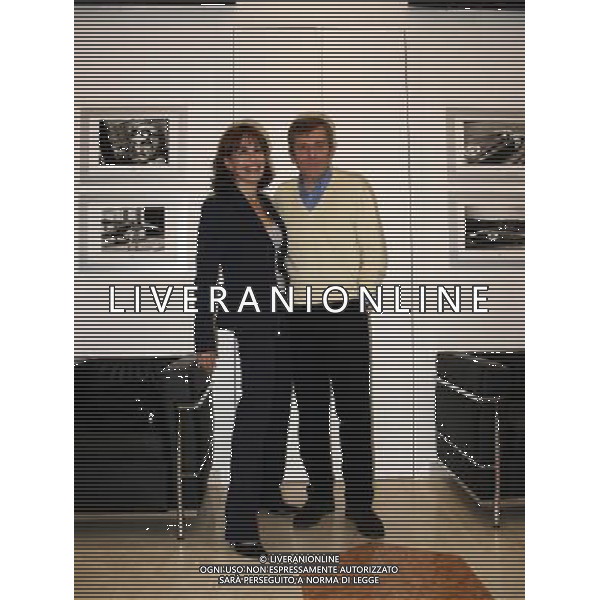 BARBARA D\'URSO -- MAURIZIO MICHELI MILANO 18-04-08 p.zza duomo multicenter presentazione de \'il letto ovale\' la versione italiana, rivisitata e attualizata di \'move over mrs Markham\' foto Sorano/ag Aldo Liverani sas