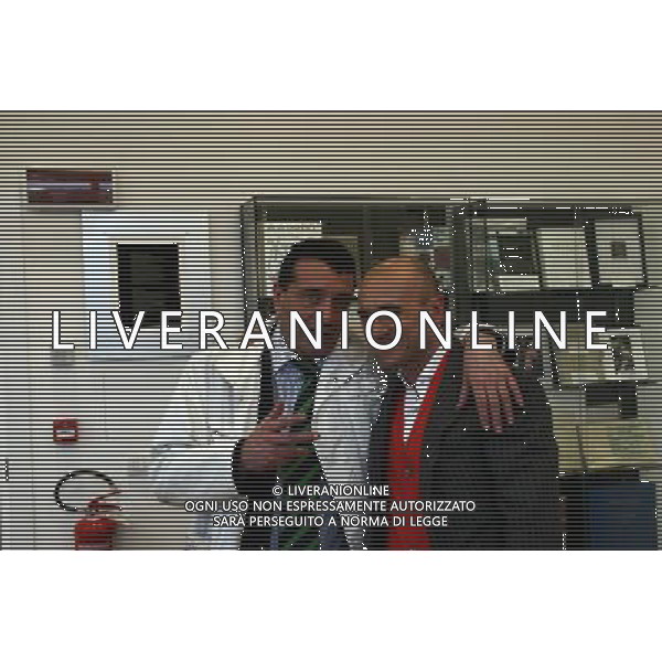 ANDREA G. PINKETTS -- ALFONSO SIGNORINI MILANO 18-04-08 p.zza duomo multicenter presentazione de \'il letto ovale\' la versione italiana, rivisitata e attualizata di \'move over mrs Markham\' foto Sorano/ag Aldo Liverani sas