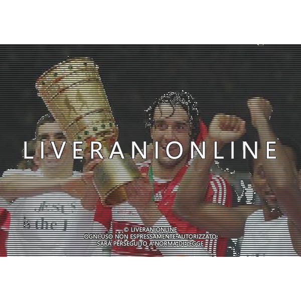 BVB BORUSSIA DORTMUND - BAYERN MUNCHEN 1:2 n.V. COPPA DI GERMANIA DFB Pokalfinale Finale der HERREN: 19.04.2008 Saison 2007/2008 FC Bayern MŸnchen gewinnt den DFB Pokal Schlu§jubel mit Pokal bei Luca Toni, Lucio, Ze Roberto copyright by: firo sportphoto /AG. ALDO LIVERANI SAS - ONLY ITALY - EDITORIAL USE ONLY -