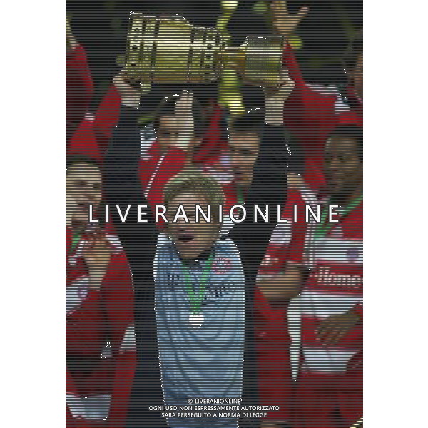BVB BORUSSIA DORTMUND - BAYERN MUNCHEN 1:2 n.V. COPPA DI GERMANIA DFB Pokalfinale Finale der HERREN: 19.04.2008 Saison 2007/2008 Oliver Kahn mit Pokal, Jubel, Siegerehrung, Jubel, TrophŠe, Mannschaft copyright by: firo sportphoto /AG. ALDO LIVERANI SAS - ONLY ITALY - EDITORIAL USE ONLY -