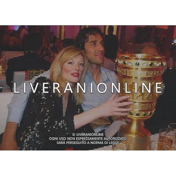 BVB BORUSSIA DORTMUND - BAYERN MUNCHEN 1:2 n.V. COPPA DI GERMANIA DFB Pokalfinale Finale der HERREN: 19.04.2008 Saison 2007/2008 Bankett, Feier beim Sponsor Telekom Luca TONI und Freundin Marta Cecchetto mit Pokal copyright by: firo sportphoto Poolfoto getty images /AG. ALDO LIVERANI SAS - ONLY ITALY - EDITORIAL USE ONLY -