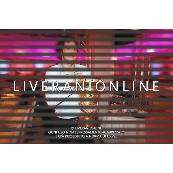 BVB BORUSSIA DORTMUND - BAYERN MUNCHEN 1:2 n.V. COPPA DI GERMANIA DFB Pokalfinale Finale der HERREN: 19.04.2008 Saison 2007/2008 Bankett, Feier beim Sponsor Telekom Luca TONI, mit Pokal copyright by: firo sportphoto Poolfoto getty images /AG. ALDO LIVERANI SAS - ONLY ITALY - EDITORIAL USE ONLY -