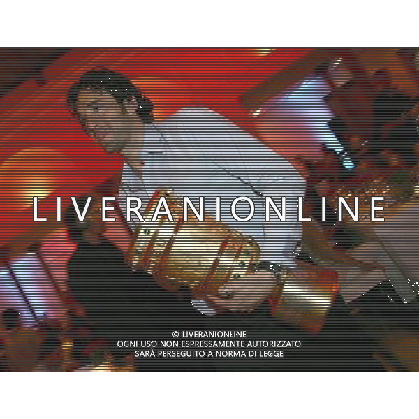 BVB BORUSSIA DORTMUND - BAYERN MUNCHEN 1:2 n.V. COPPA DI GERMANIA DFB Pokalfinale Finale der HERREN: 19.04.2008 Saison 2007/2008 Bankett, Feier beim Sponsor Telekom Luca TONI mit Pokal copyright by: firo sportphoto Poolfoto getty images /AG. ALDO LIVERANI SAS - ONLY ITALY - EDITORIAL USE ONLY -