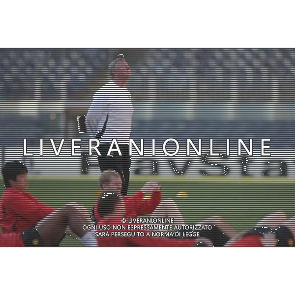 Alex Ferguson of Manchester United during training,Manchester United Training session the day before match between , Barcelona v Manchester United, UEFA Champions League, Semi Final, First Leg, Camp Nou, Barcelona, Date 220408, Picture by Ian Kington mobile 07884001265, (IPS PHOTO AGENCY) AGENZIA ALDO LIVERANI SAS - ONLY ITALY - EDITORIAL USE ONLY 