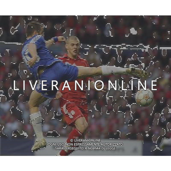 Joe Cole of Chelsea and Liverpool\'s Martin Skrtel in Liverpool v Chelsea FC : Champions League Semifinal First Leg at Anfield in Liverpool (UK) on 22/04/2008 Picture By Marcello Pozzetti ©IPS - Photo Agency :21 Delisle Road London SE28 0JD mobile: 07973 308 835 AGENZIA ALDO LIVERANI SAS - ONLY ITALY - EDITORIAL USE ONLY