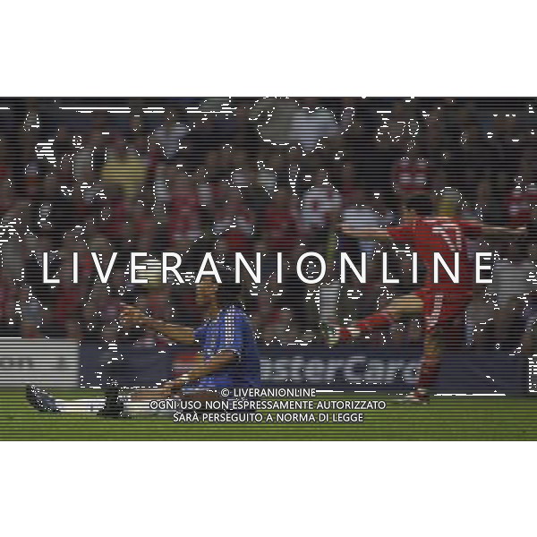 Didier Drogba of Chelsea claims a penalty while Liverpool\'s Alvaro Arbeloa clears in Liverpool v Chelsea FC : Champions League Semifinal First Leg at Anfield in Liverpool (UK) on 22/04/2008 Picture By Marcello Pozzetti ©IPS - Photo Agency :21 Delisle Road London SE28 0JD mobile: 07973 308 835 AGENZIA ALDO LIVERANI SAS - ONLY ITALY - EDITORIAL USE ONLY