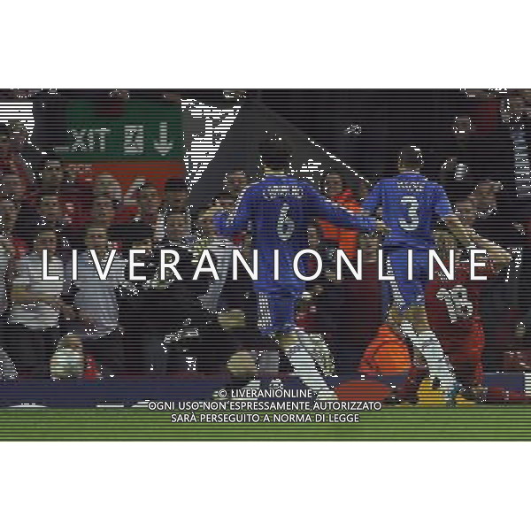 Liverpool\'s Dirk Kuyt scores for his team thanks to this effort in Liverpool v Chelsea FC : Champions League Semifinal First Leg at Anfield in Liverpool (UK) on 22/04/2008 Picture By Marcello Pozzetti ©IPS - Photo Agency :21 Delisle Road London SE28 0JD mobile: 07973 308 835 AGENZIA ALDO LIVERANI SAS - ONLY ITALY - EDITORIAL USE ONLY