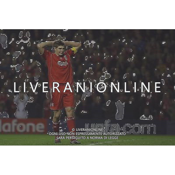 Dejection Liverpool\'s Steven Gerrard (captain) in Liverpool v Chelsea FC : Champions League Semifinal First Leg at Anfield in Liverpool (UK) on 22/04/2008 Picture By Marcello Pozzetti ©IPS - Photo Agency :21 Delisle Road London SE28 0JD mobile: 07973 308 835 AGENZIA ALDO LIVERANI SAS - ONLY ITALY - EDITORIAL USE ONLY