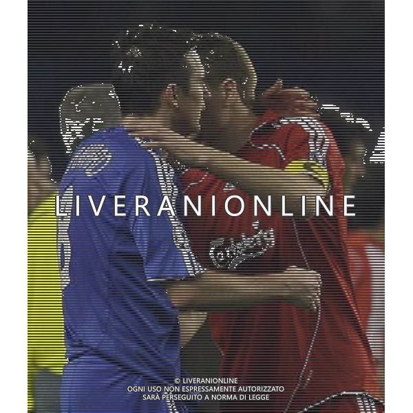 Frank Lampard of Chelsea hugs Liverpool\'s Steven Gerrard (captain) in Liverpool v Chelsea FC : Champions League Semifinal First Leg at Anfield in Liverpool (UK) on 22/04/2008 Picture By Marcello Pozzetti ©IPS - Photo Agency :21 Delisle Road London SE28 0JD mobile: 07973 308 835 AGENZIA ALDO LIVERANI SAS - ONLY ITALY - EDITORIAL USE ONLY