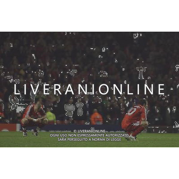 Liverpool\'s Javier Mascherano and Liverpool\'s Yossi Benayoun in despair in Liverpool v Chelsea FC : Champions League Semifinal First Leg at Anfield in Liverpool (UK) on 22/04/2008 Picture By Marcello Pozzetti ©IPS - Photo Agency :21 Delisle Road London SE28 0JD mobile: 07973 308 835 AGENZIA ALDO LIVERANI SAS - ONLY ITALY - EDITORIAL USE ONLY