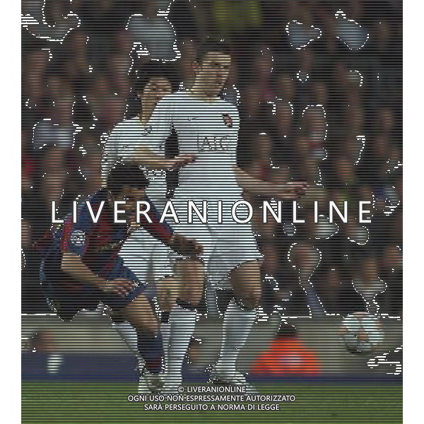 Michael Carrick of Manchester United challenges Barcelona\'s Deco , Barcellona - Manchester United, UEFA Champions League, Semi Final, First Leg, Camp Nou, Barcelona, Date, Date 23/04/2008 Picture by Ian Kington (IPS PHOTO AGENCY)/Ag. Aldo Liverani sas - ONLY ITALY - EDITORIAL USE ONLY -