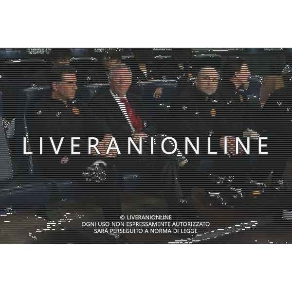 Alex Ferguson of Manchester United with staff before kick off , Barcellona - Manchester United, UEFA Champions League, Semi Final, First Leg, Camp Nou, Barcelona, Date, Date 23/04/2008 Picture by Ian Kington (IPS PHOTO AGENCY)/Ag. Aldo Liverani sas - ONLY ITALY - EDITORIAL USE ONLY -