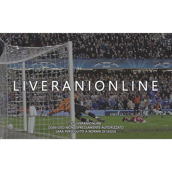 gol Didier Drogba of Chelsea makes 1-0 and celebrates Chelsea - Liverpool Champions League, SemiFinale, Second Leg, (First Leg 1-1), Stamford Bridge, London, Date 30/04/2008 Picture by Marcello Pozzetti (IPS PHOTO AGENCY)/Ag. Aldo Liverani sas -ONLY ITALY - EDITORIAL USE ONLY - 