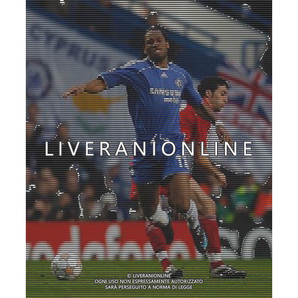 Liverpool\'s Alvaro Arbeloa challenges Didier Drogba of Chelsea, Chelsea - Liverpool Champions League, SemiFinale, Second Leg, (First Leg 1-1), Stamford Bridge, London, Date 30/04/2008 Picture by Ian Kington (IPS PHOTO AGENCY)/Ag. Aldo Liverani sas -ONLY ITALY - EDITORIAL USE ONLY - 