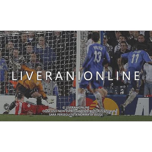 GOL - Didier Drogba of Chelsea scores and celebrates his second goal, 3-1 Chelsea - Liverpool, Champions League, SemiFinale, Second Leg, (First Leg 1-1), Stamford Bridge, London, Date 30/04/2008 Picture by Ian Kington (IPS PHOTO AGENCY)/Ag. Aldo Liverani -ONLY ITALY - EDITORIAL USE ONLY - 