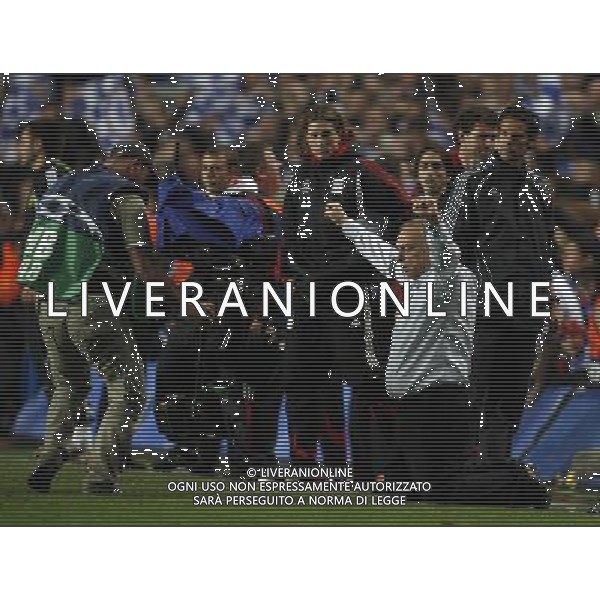 ESULTANZA - Avram Grant Manager of Chelsea on his knees at the final whistle, 3-2, Chelsea - Liverpool, Champions League, SemiFinale, Second Leg, (First Leg 1-1), Stamford Bridge, London, Date 30/04/2008 Picture by Ian Kington (IPS PHOTO AGENCY)/Ag. Aldo Liverani -ONLY ITALY - EDITORIAL USE ONLY - 