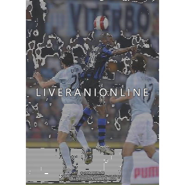 Roma - Stadio Olimpico - 07 / 05 / 2008 - TIM CUP 2007/2008 - semifinale di ritorno - Lazio Vs Inter (0-2) - nella foto: David Oscar Velasquez SUAZO e Sanchez Emilson CRIBARI ph Corradetti / ag. Aldo Liverani